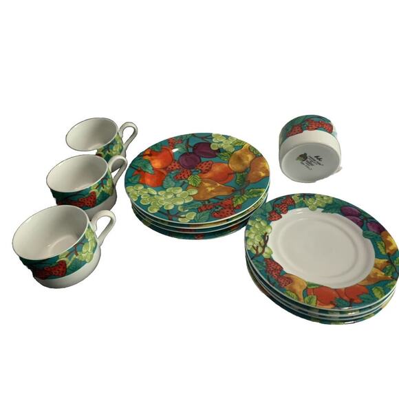 (4) American Atelier DELICIOUS Salad Plates Saucers Mugs Vintage Strawberries - Picture 3 of 14